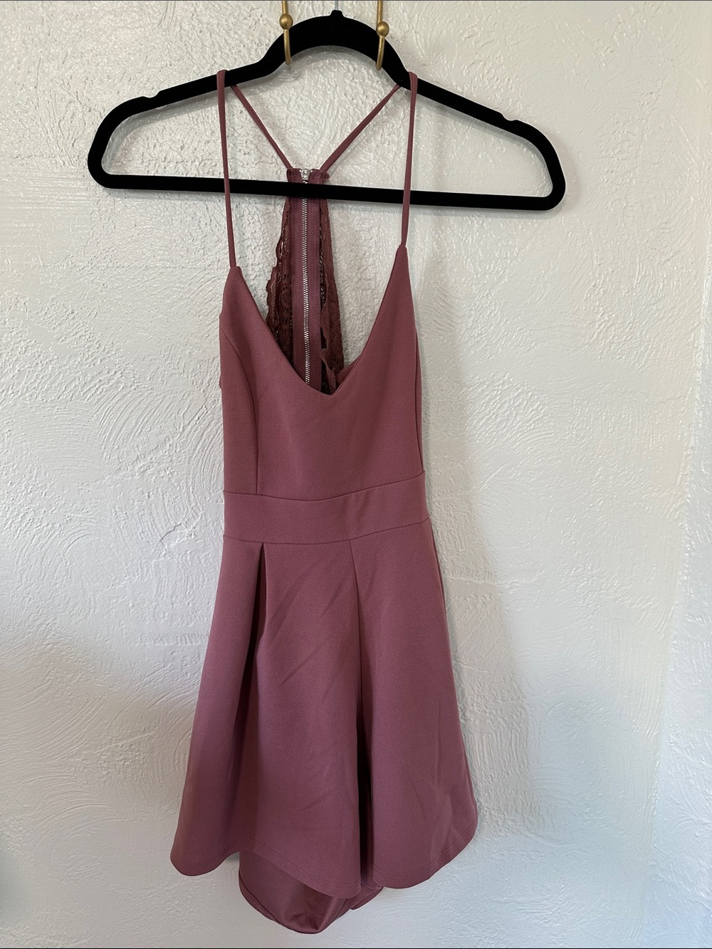 Windsor Mauve Lace-Back Romper Size Medium